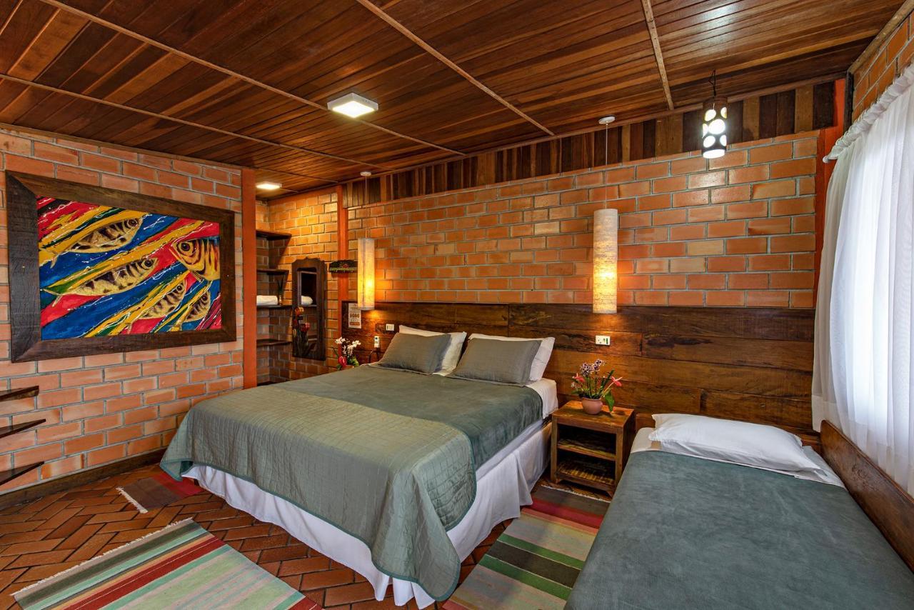 Grajagan Surf Resort Ilha do Mel Chambre photo