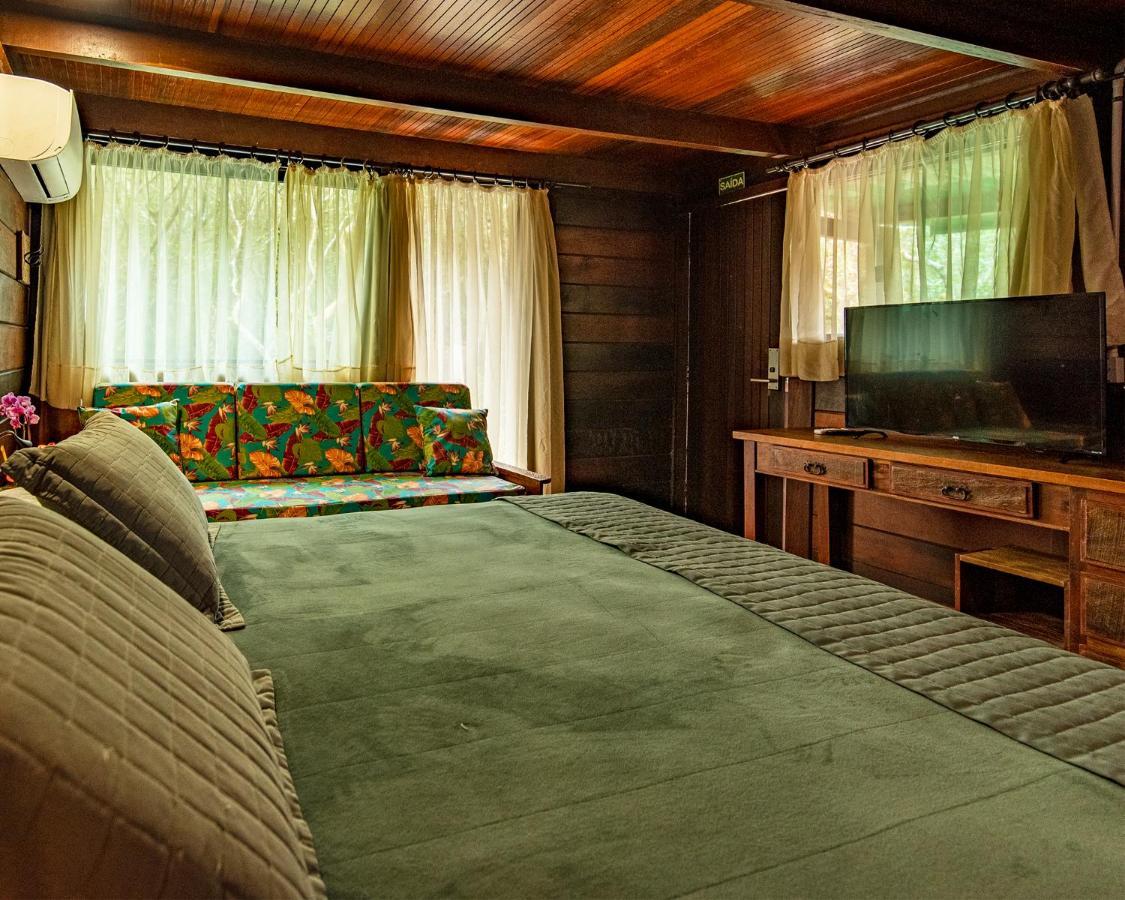 Grajagan Surf Resort Ilha do Mel Chambre photo