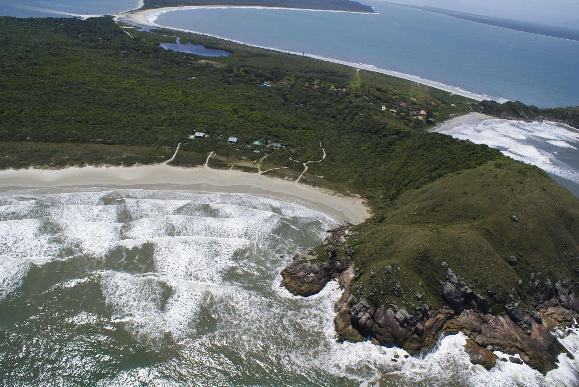Grajagan Surf Resort Ilha do Mel Extérieur photo